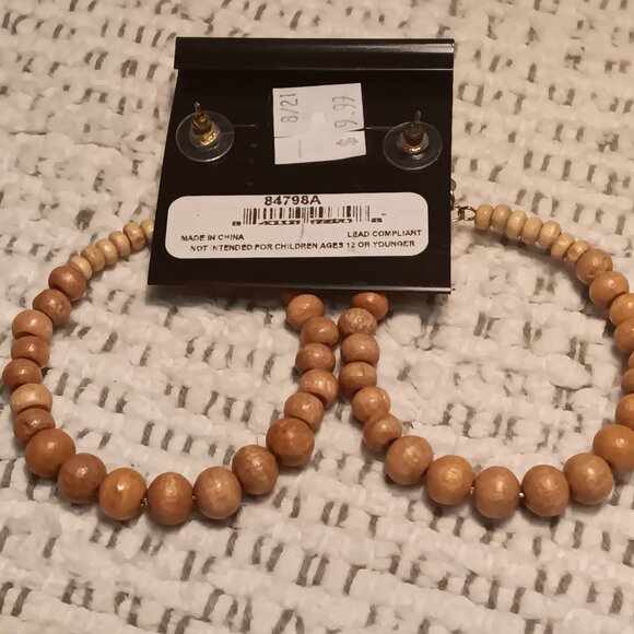 Lot of 3 beaded NWT jewelry - multi-layer necklace, bracelet stack, drop earring - Picture 10 of 12